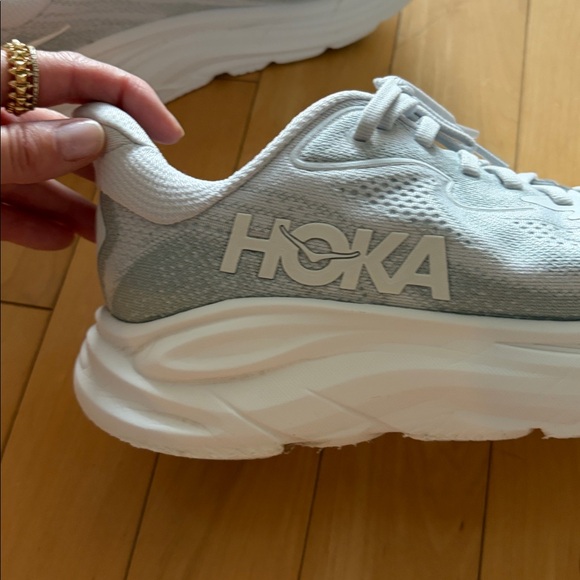 Hoka Clifton 10, Cosmic Grey / Stardust (light grey / silver), size 7.5 - Picture 13 of 16